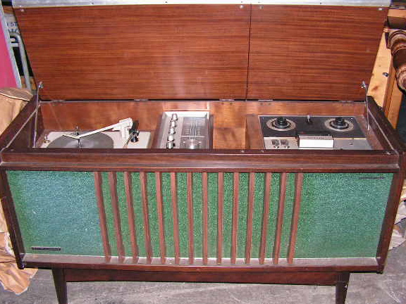 RADIOGRAM, Teak with Green Speaker